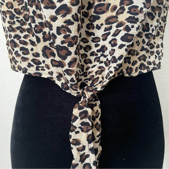 Leopard Crop Top with Puff Sleeves - Picture 5 of 5